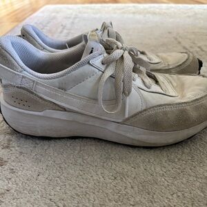 Women’s Nike Waffle Debut Size 8 White and Beige